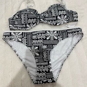 Roxy Monochrome Geometric Bikini - Size M -  NWT
